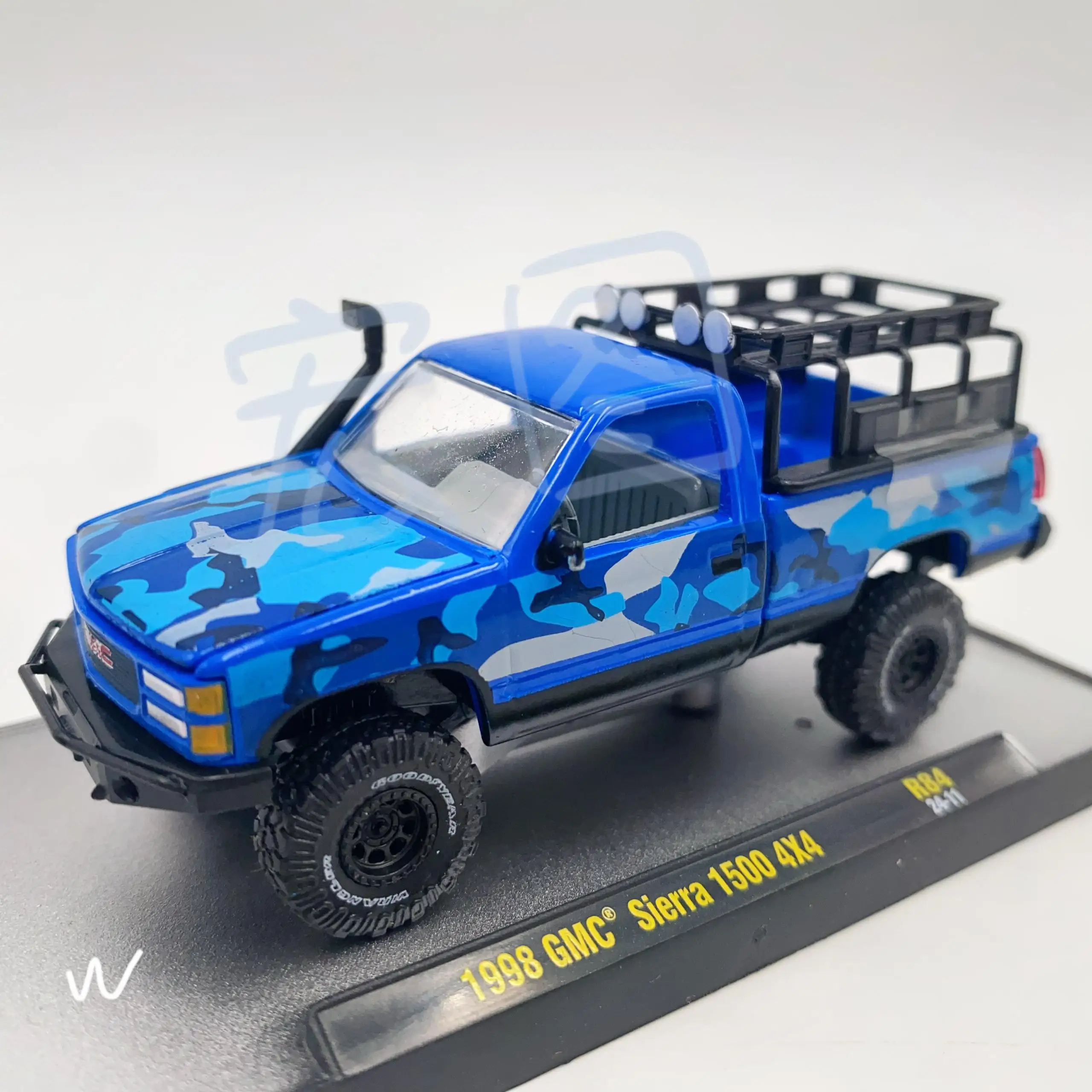 M2 Machines1/64 1998 GMC Sierra 1500 4X4 modelo de carro de brinquedo