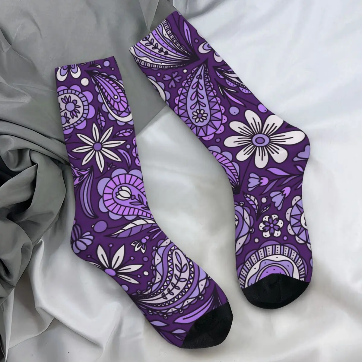 Boho Paisley Socken Weiß und Lila Freizeitstrümpfe Frühling Antibakterielle Paar Socken Atmungsaktive individuelle Laufsportsocken