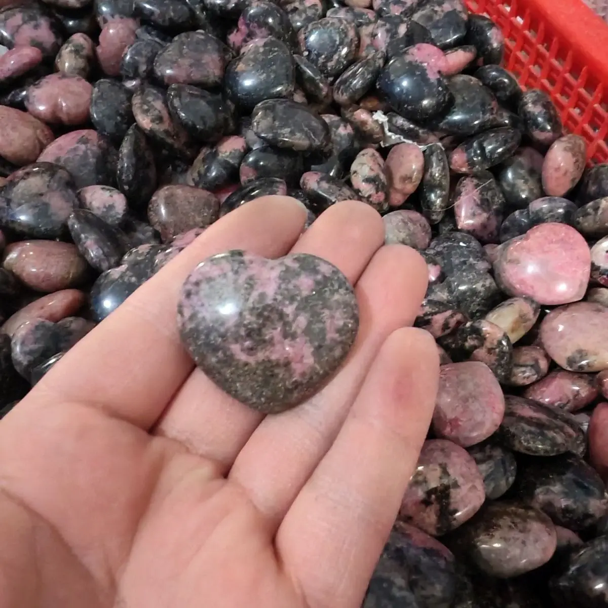 Natural Heart-Shaped Rose Quartz Crystal Palm Stone - Raw Mineral Specimen Suitable for Reiki, Meditation, Gemstone Collection,