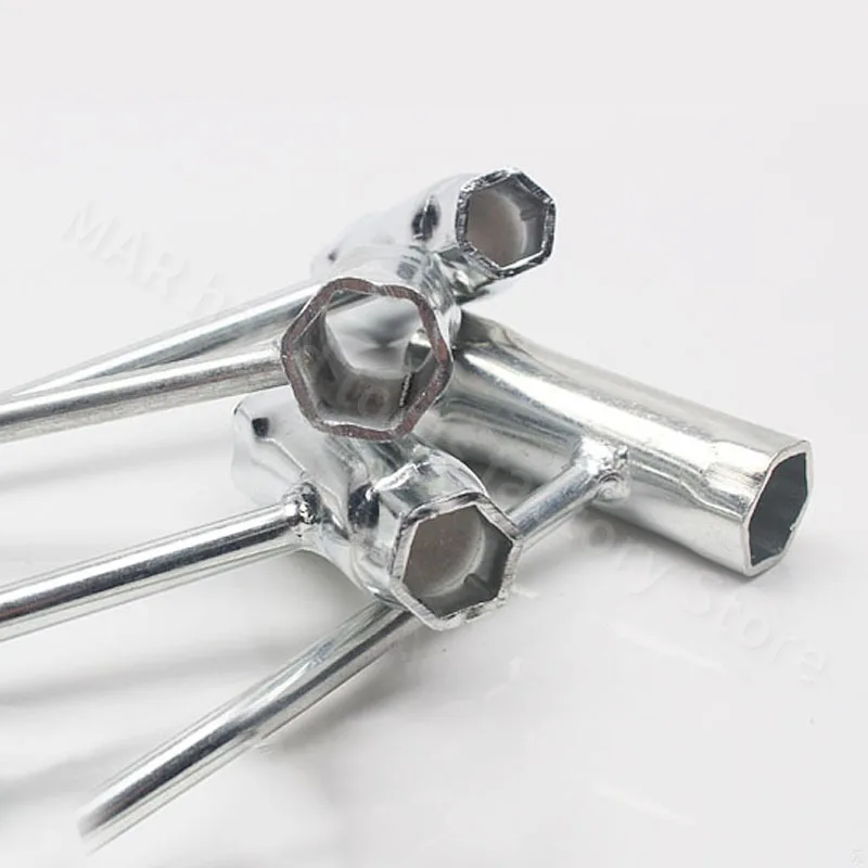 Chiave a bussola con intaglio e testa a croce candela a forma di T Mini chiave multifunzione in acciaio al carbonio sega a catena tosaerba