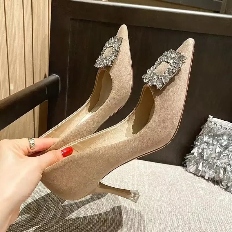 

2025 Women's Summer New Luxury Crystal Square Buckle Design Sexy Pointed Stilettos Elegant Banquet Dress Party Shoes Plus Size