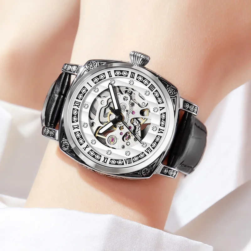 Exquisite women's watches, fashionable and trendy engraved straps, luminous hands, men's and women's watches, women's series.
