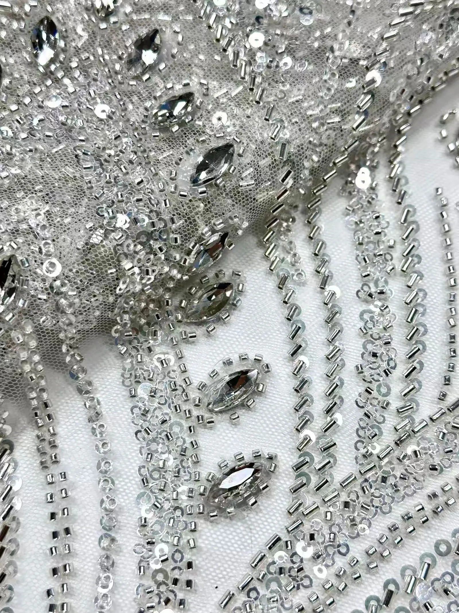 5 Yards rosa modischer nigerianischer Perlen-Stein-Tüll-Spitzenstoff, afrikanischer Pailletten-Netzstoff zum Nähen von Brautkleidern – Detail 12