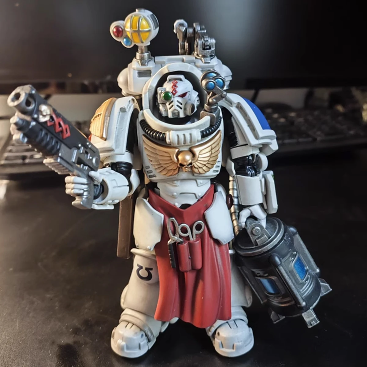 Joytoy warhammer 40k uitramarines figura de ação 1/18 boticário biologis conjunta estatueta móvel modelo coletor estátua brinquedos presente