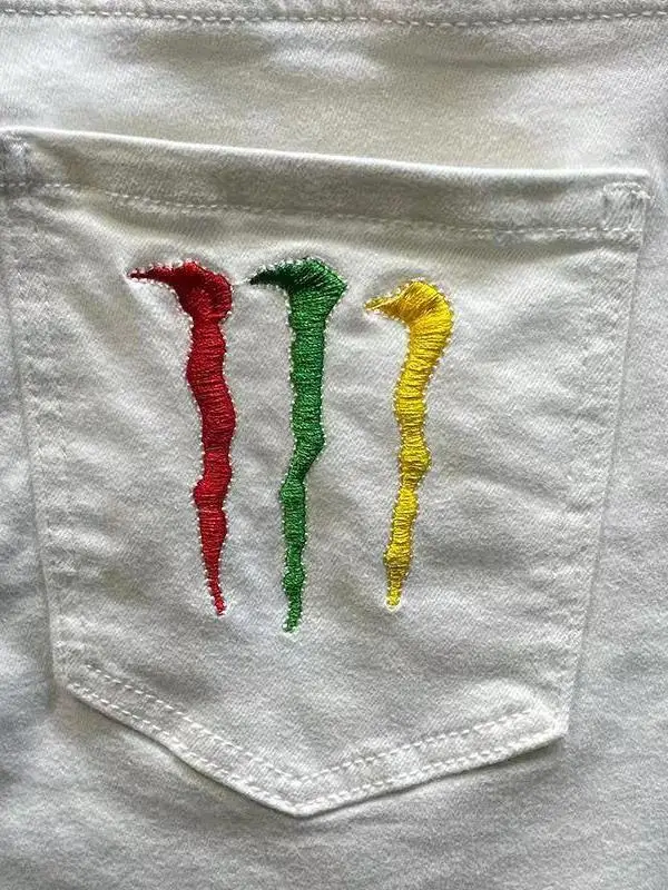 

Летние тонкие белые джинсы с вышивкой, мужские облегающие корейские модные молодежные повседневные дышащие джинсы со средней талией и пятью деталями