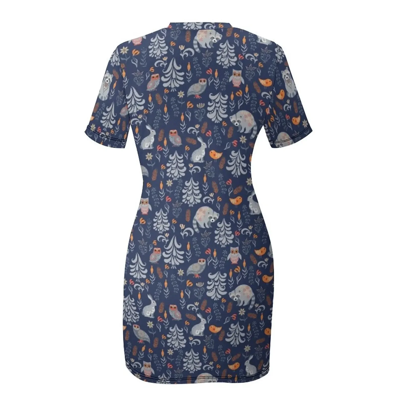 ป่าแห่งเทพธิดาพร้อมสัตว์และนก แรคคูน นกฮูก กระต่าย และลูกไก่ตัวเล็ก ชุดเดรสแขนสั้นสำหรับงานพรอม