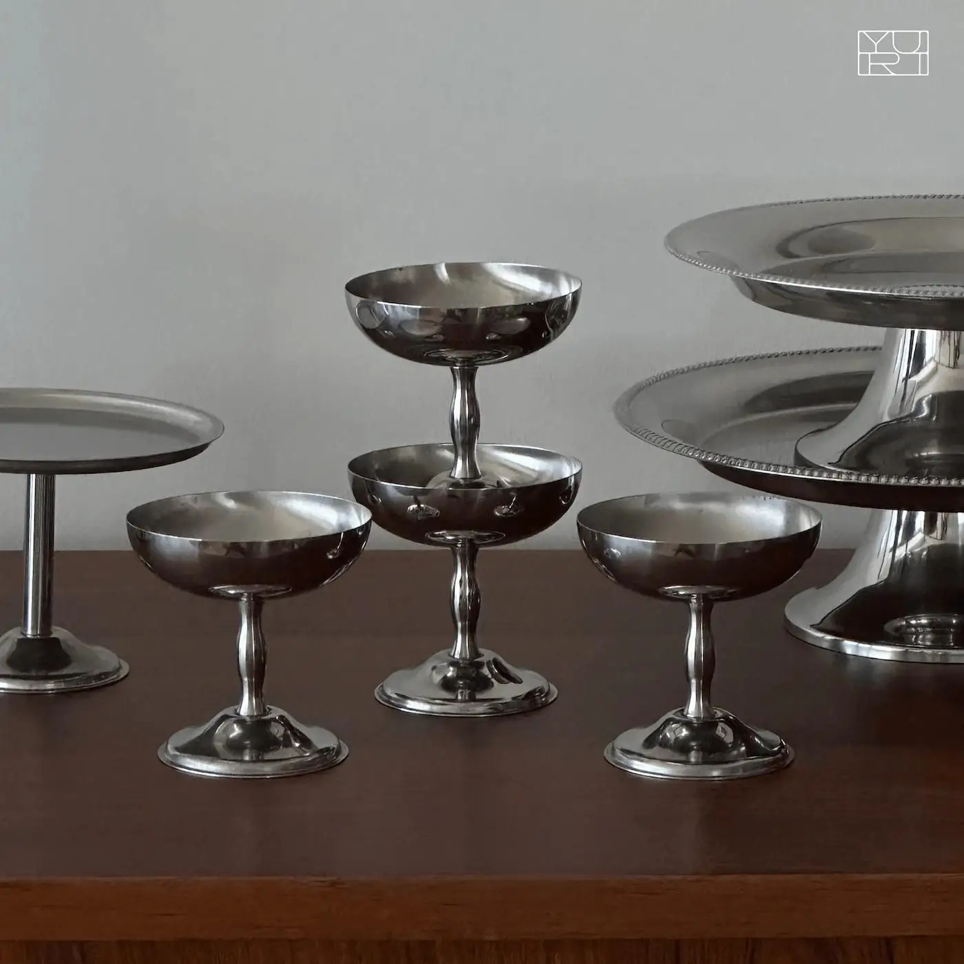 Northern Europe Modern Light luxury Creativity Stainless Steel Ice Cream Goblet Living Room Advanced Decoration Cake Pallet
