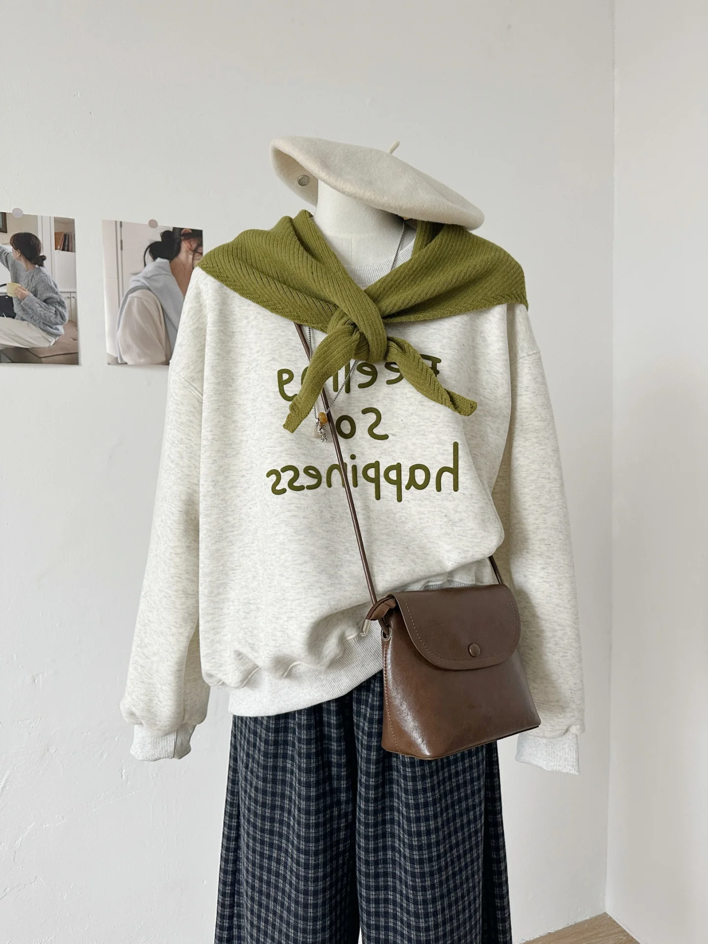 

Корейский свитшот оверсайз с буквенным принтом, женский, весенне-осенний, с круглым вырезом, универсальный, удобный, для похудения.