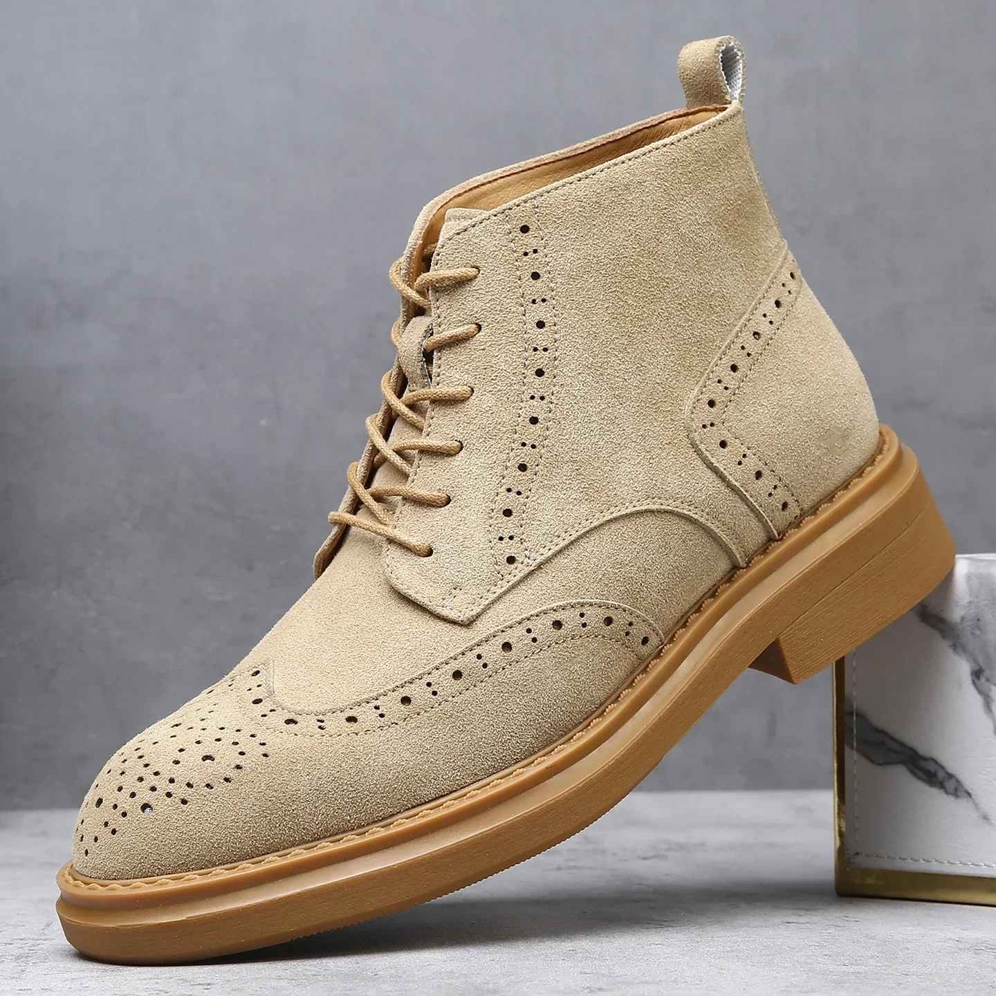 Autumn New Style Carved Comfortable Resistant Anti Slip Outdoor Boots Fashionable Leather Mens Brand Lace Up Blok High Top Boots