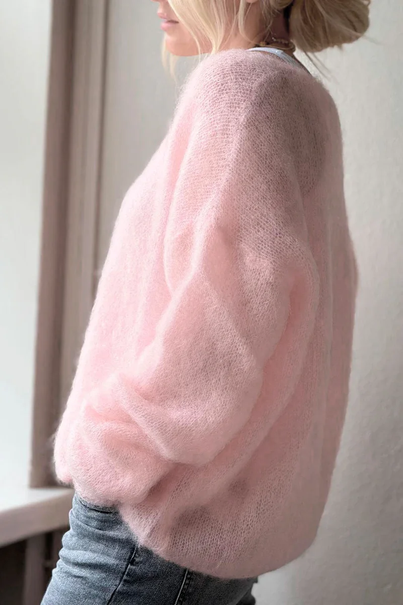 Zachte damestrui met V-hals, casual detail, lichtroze, losse pasvorm voor lente, herfst, lente