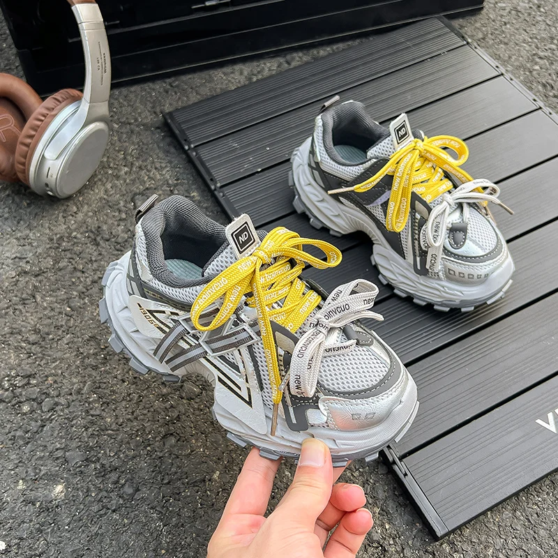 

2025 г., детская спортивная обувь на толстой подошве, осенние кожаные модные кроссовки для девочек, повседневная детская обувь на мягкой подошве со шнуровкой для мальчиков