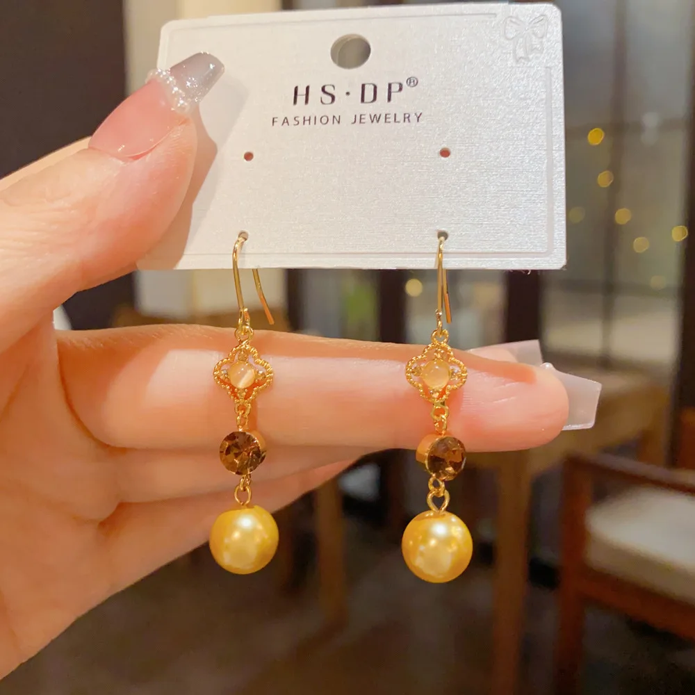 Elegant Geometric Clover Drop Earrings Amber Tone Crystal Dangle Jewelry Splendid Charm Ornament For Autumn Winter Match