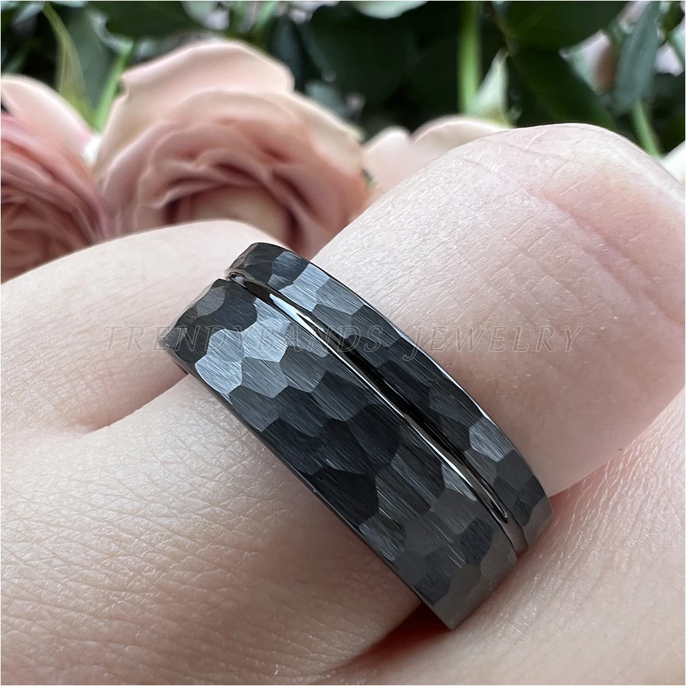 8 mm Eheringe aus Wolframkarbid für Männer und Frauen, Verlobung, Modeschmuck, gehämmerter, versetzter, gerillter, gebürsteter Finish, bequeme Passform – Detail 10