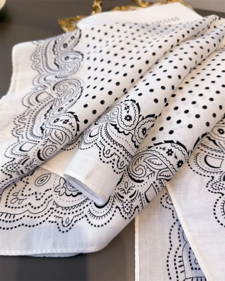 البولكا نقطة بيزلي طباعة شال وشاح مربع للنساء القطن المخملية موضة منديل العصابات الشعر الإناث الشريط عقال باندانا