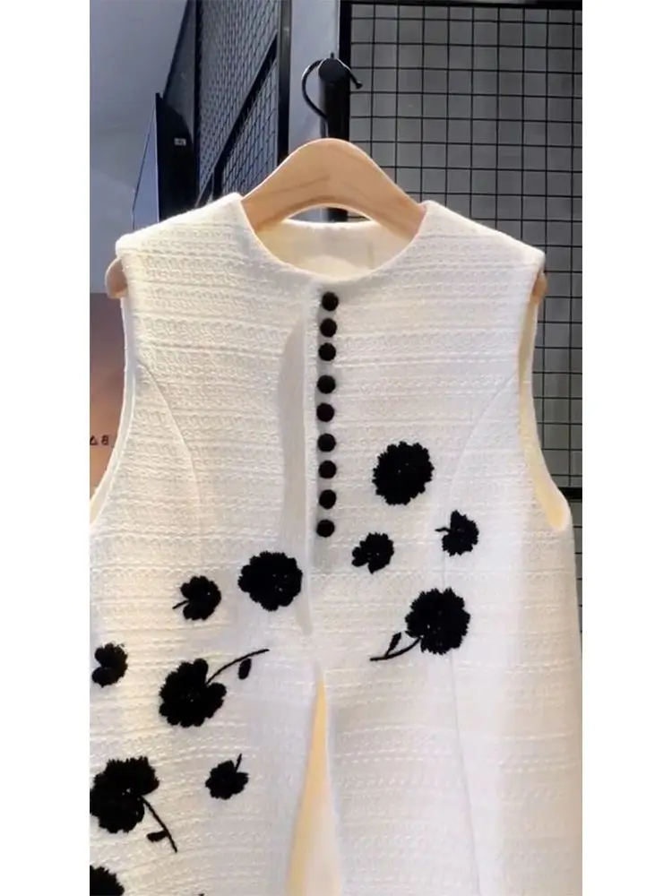 Fashionable Design Sense White Sleeveless Embroidered Flower Vest Jacket Women's Spring New Round Neck Top