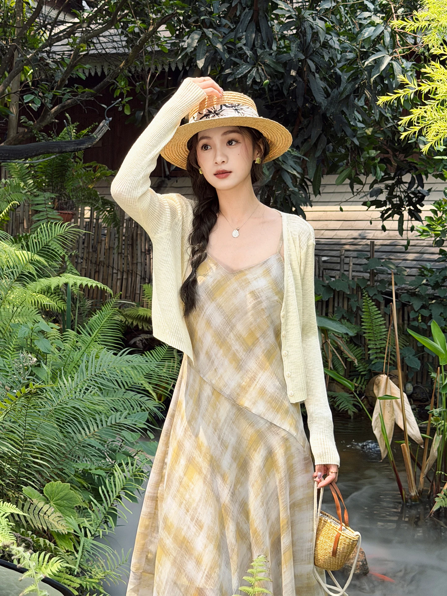 

Soft Yellow V-Neck Knitted Cardigan Short Length UV Protection Air Conditioning Women's Fashion Spring Summer New Style Korea...