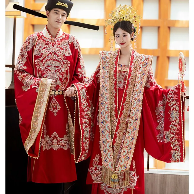 

A complete set of new Chinese-style wedding dresses for couples in the Hanhun style