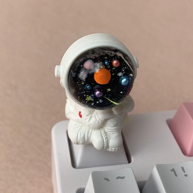 Oryginalna spersonalizowana kreatywna nasadka na klawisze Space Rabbit 3D Cute Customized R4 Cross Axis for Girls Mechanical Keyboard artisan Cap