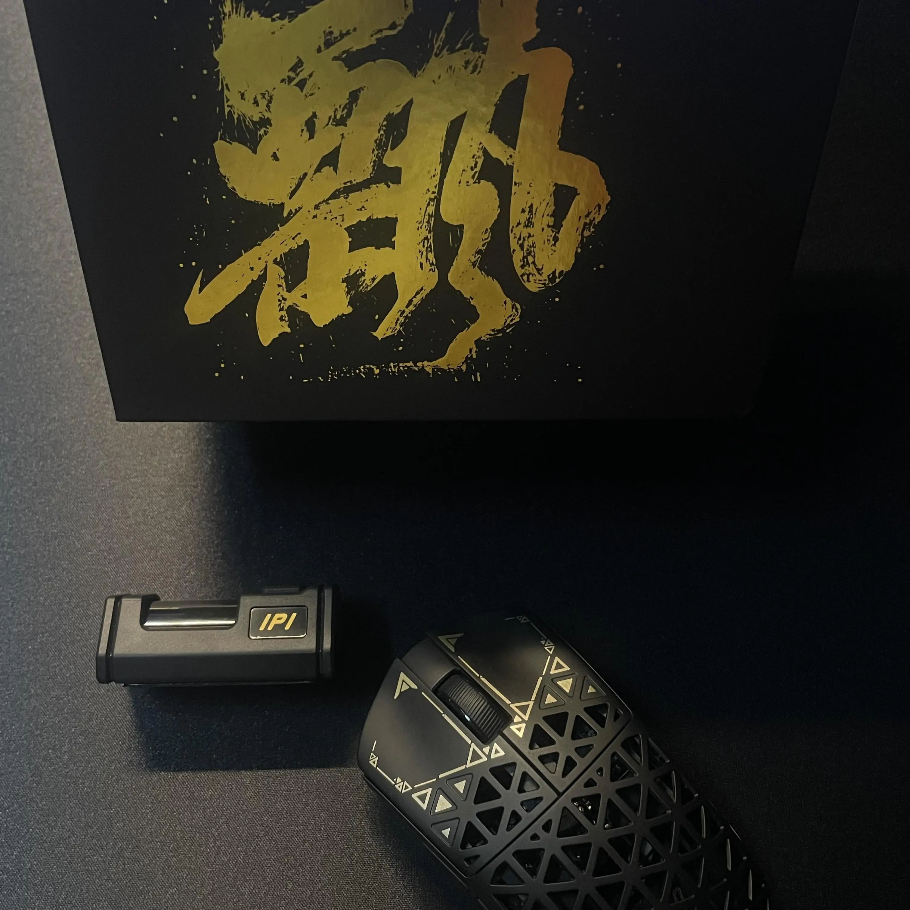 ipi-–-souris-legere-en-fiber-de-carbone-bluetooth-sans-fil-programmation-de-jeu-pubg-trou-dpi-reglable-petite-main-sensation-confortable-cadeau