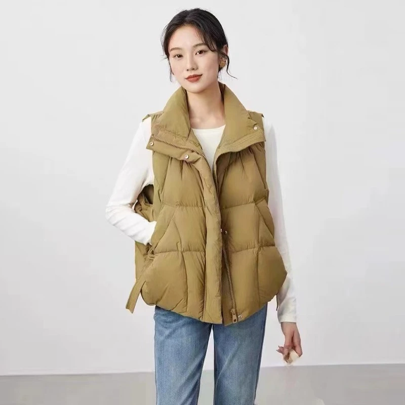 La versione coreana della moda piumino da donna indossa un nuovo gilet termico leggero con streamer triangolare in piuma d'anatra bianca