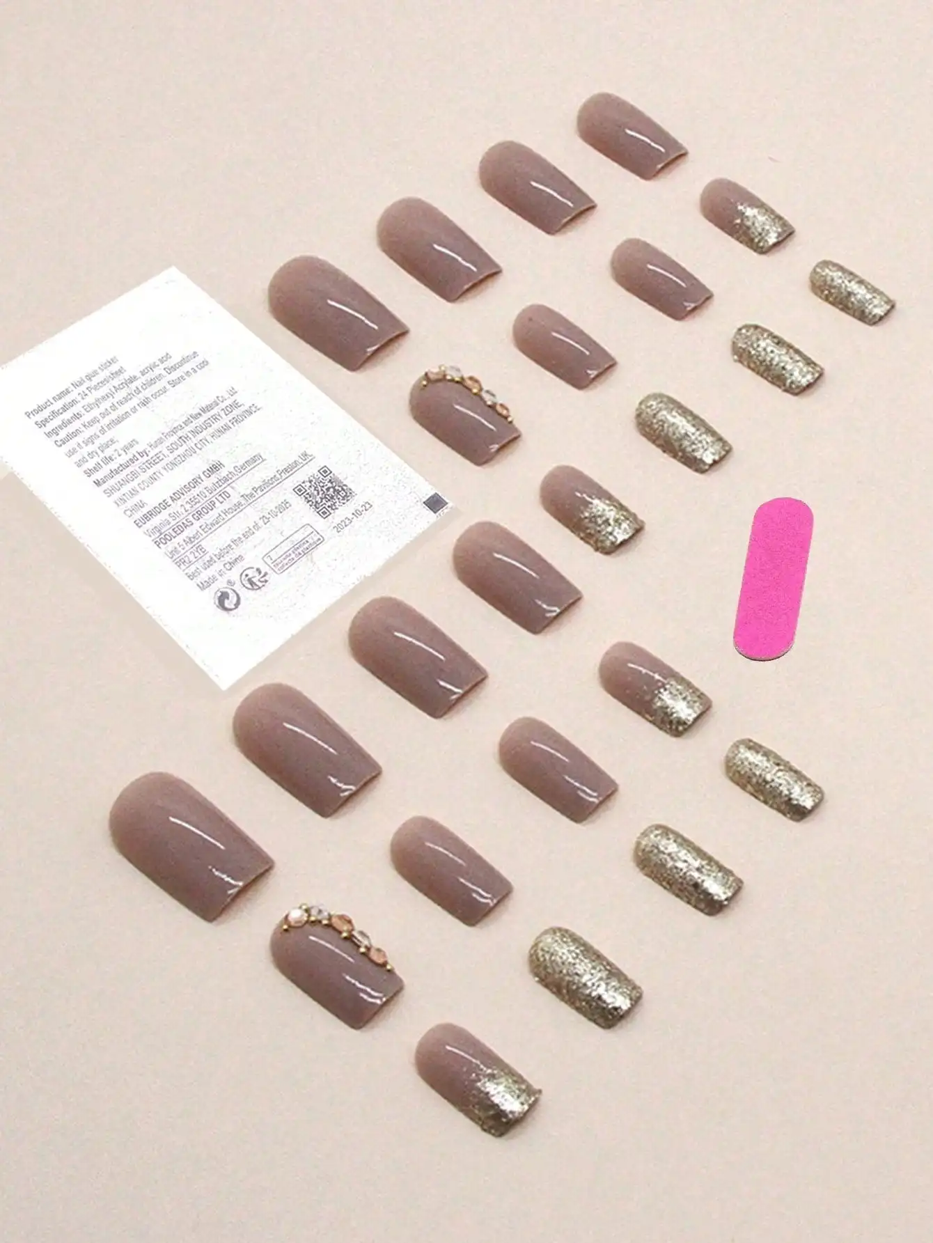 Krótkie Kwadratowe Paznokcie 3D Wzorzyste Naklejane: Zestaw 24 Sztuk z Klejem i Pilnikiem