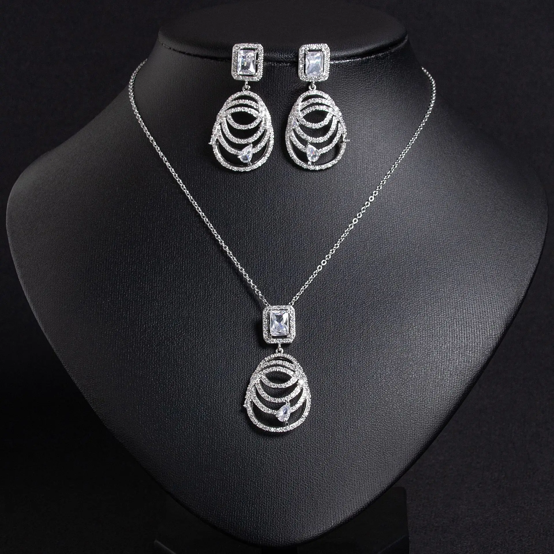 Retro Stereo 2 Piece Necklace Earrings Sparkle Light Luxury Jewellery for Dubai Women Holiday Everyday Wedding Gift M-537