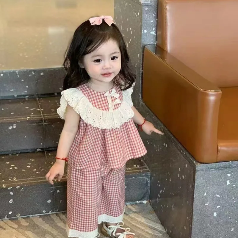 

New stylish and sweet sleeveless summer plaid outfit for girls, super cute two-piece cotton set for toddlers