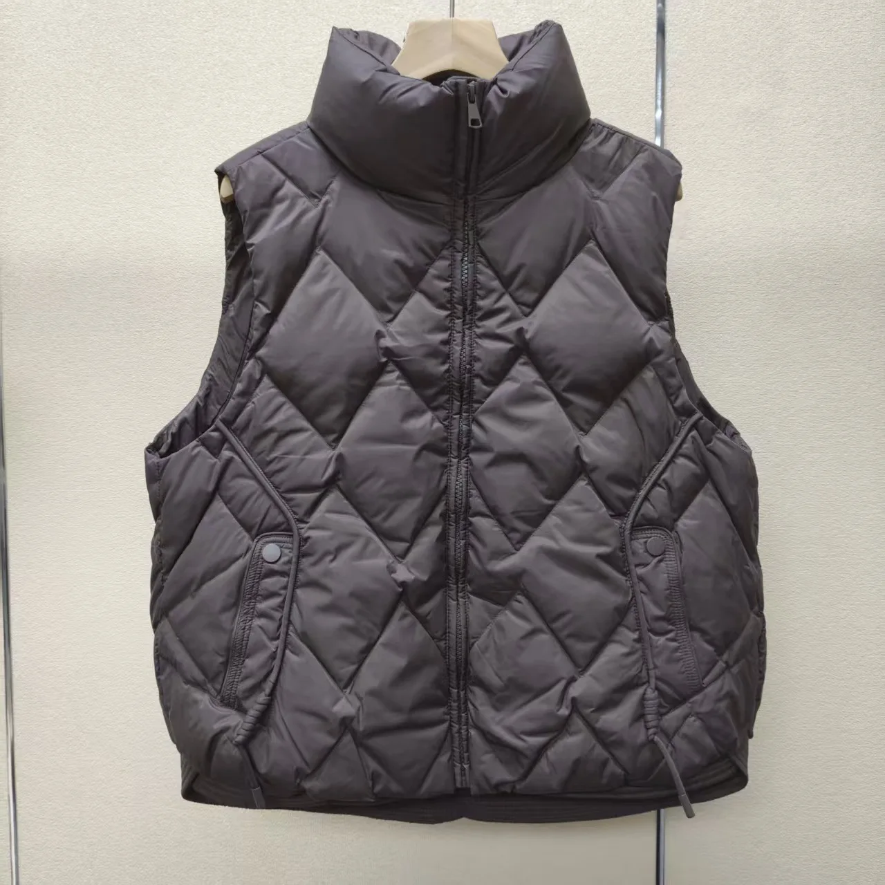 

2025 Fashion Autumn/Winter European Women's Down Vest Commuter Stand Collar Warm White Duck Down Top