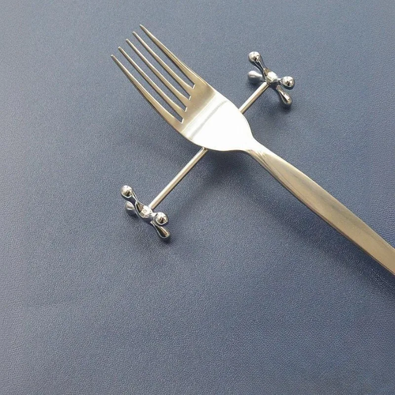 2pcs High-end Stainless Steel Plum Blossom Shape Chopstick Rack Tableware Household Chopstick Holder Creative Hotel