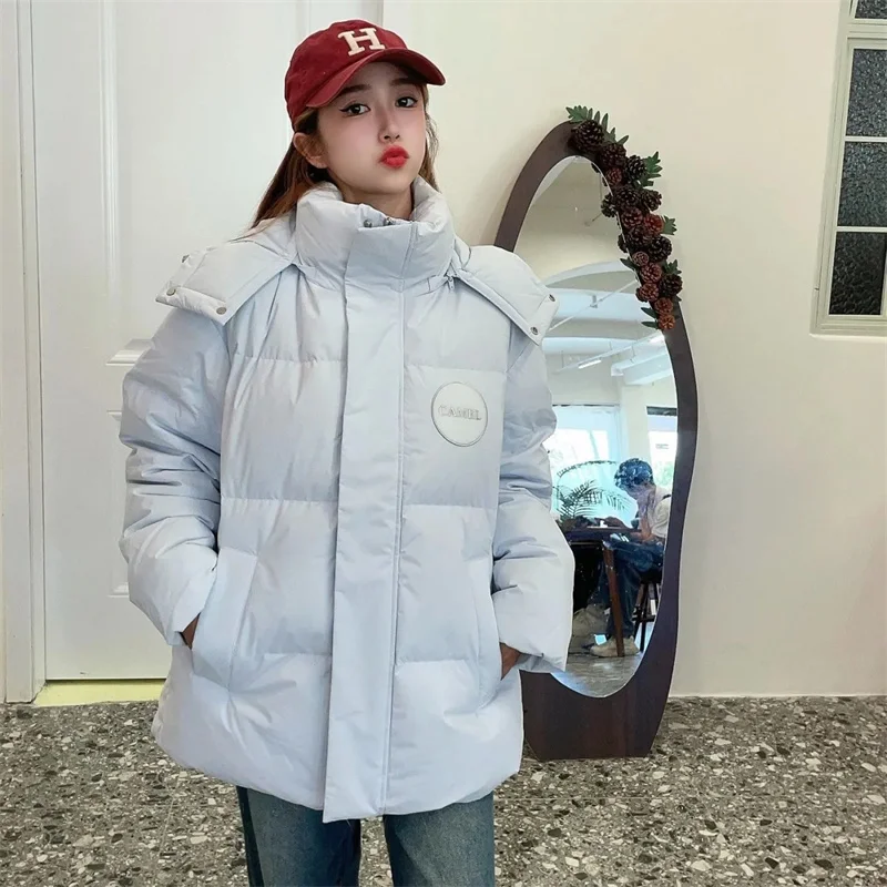 

Женское короткое хлопковое пальто, новинка 2023 года, корейский стиль, миниатюрная свободная утолщенная повседневная куртка-пуховик для студентов, плотная зимняя верхняя одежда