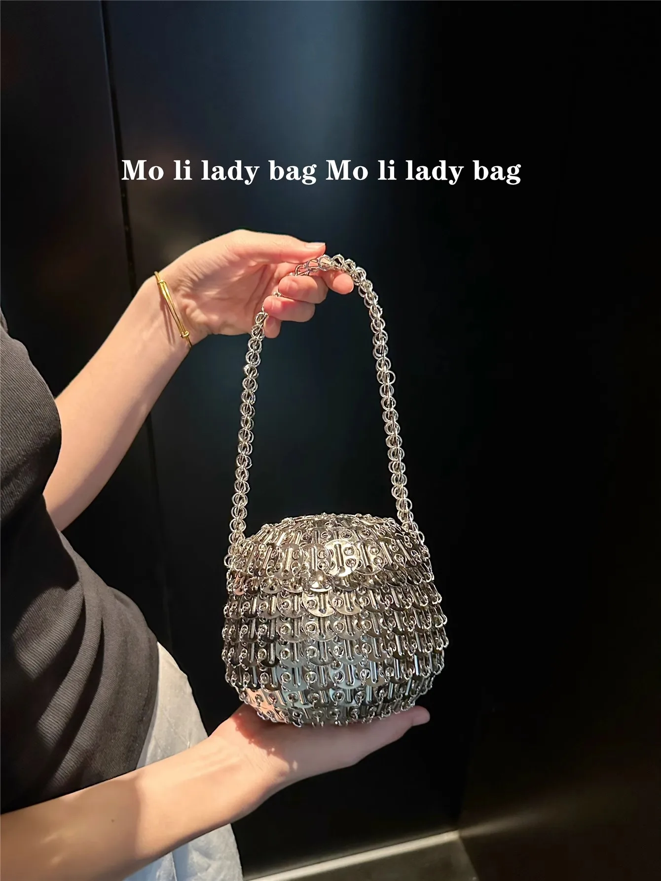 

Shiny Silver Sequined Woven Handmade Circular Bag Luxury Women Handbag Fashion Clutch Purse Female Glitter Shoulder Bag