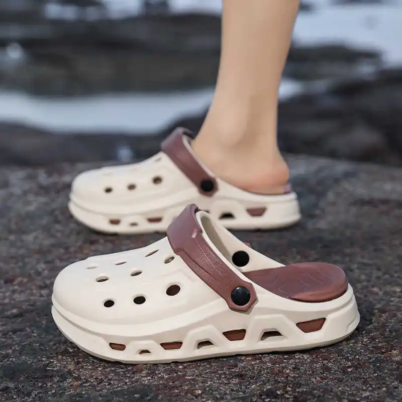 

Два полоски не скользят теннисные кроссовки для мужчин. Высокие кроссовки. Обувь. Спортивные ботинки. Продукты высокого уровня. Стайлинг.