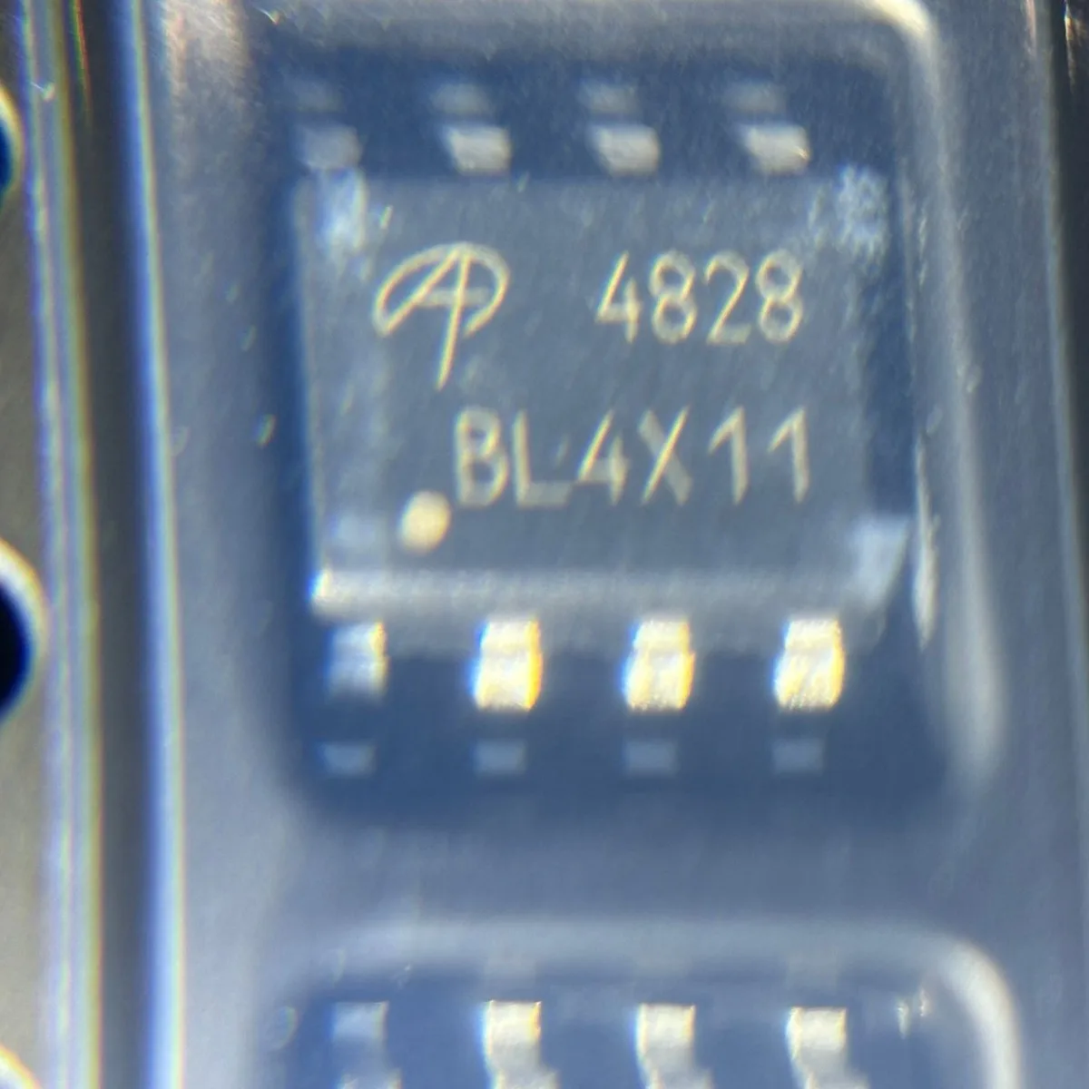 

AO4828 Original genuine SOP-8 field-effect transistor (MOSFET) silk-screened 4828 60V 4.5A IC chip integrated circuit