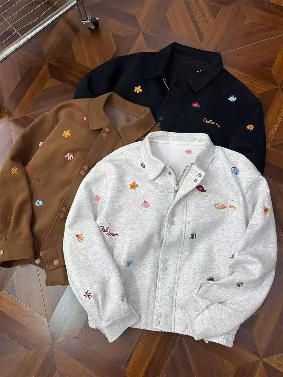 

Осенняя новая куртка с цветочной вышивкой для мужчин, американское ретро пальто с лацканами контрастного цвета, повседневная модная свободная толстовка, куртки