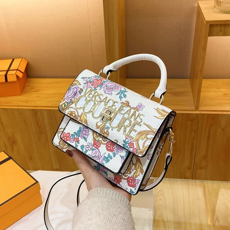 Top Quality 2024 New Fashionable Single Shoulder Diagonal Cross Handbag with Printed Metal Buckle for Women's Commuting Bag