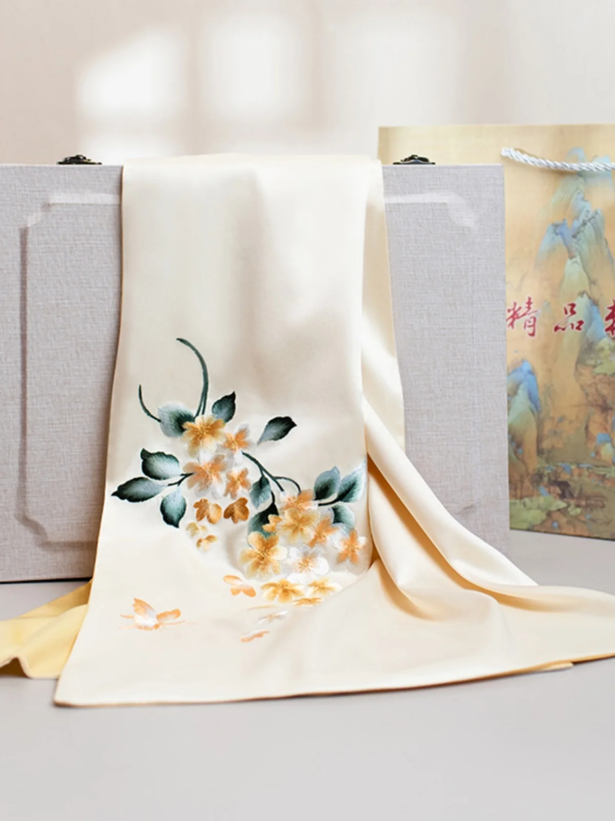 

Handmade Suzhou Embroidery Silk Scarf Versatile Qipao Shawl for Elderly Women Mom Gifts National Style All-Match Fashion Acce...