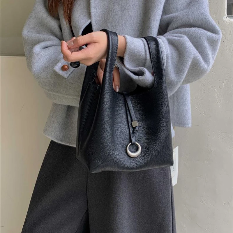 

Women's Genuine Leather Bucket Bag Commuter Versatile Basket Bag Fashion Elegant Handbag New High-quality Shoulder Crossbody Bag