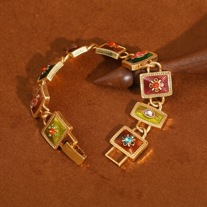 

Vintage Jewelry Square Flower Charm Bracelet Antique Gold Color Designer Retro Luxury For Women Trend 2026 Valentine Day Gifts