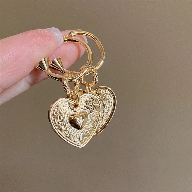 Retro Gold Color Heart Shape Stud Elegant Embossed Heart Shape Alloy Stud Earrings For Women Fashion Jewelry Party Gift