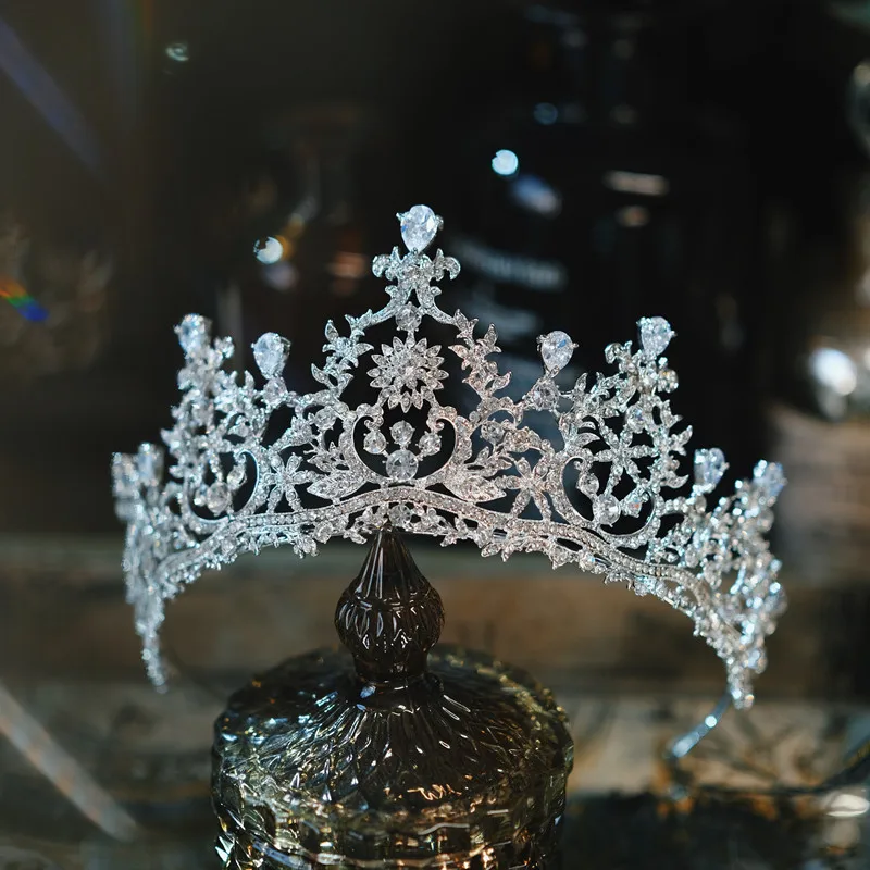 Luxurious French Bride's Crown Hair Accessory Princess Style Grand Main Wedding Headpiece High-End Elegant