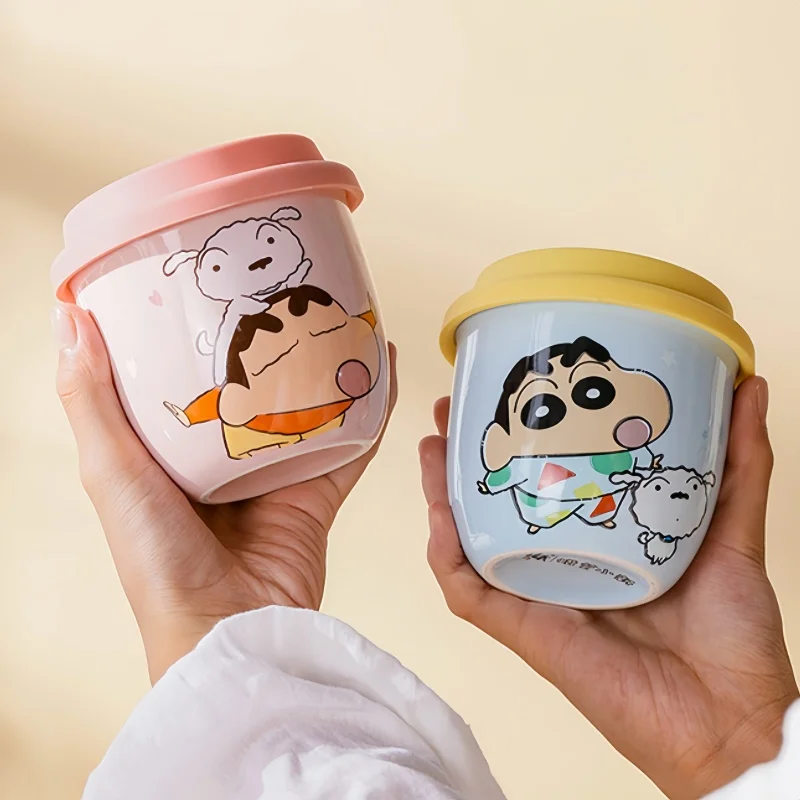 Caneca de cerâmica crayon shin-chan com tampa de copo anime kawaii crianças café da manhã copo de leite escritório portátil à prova de poeira copo de café presente