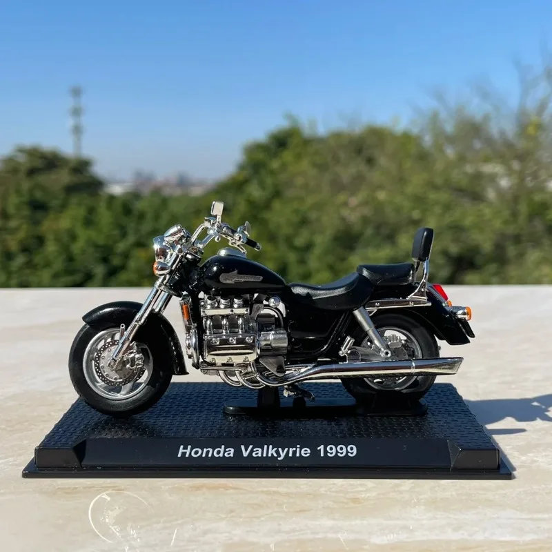 Diecast 1:24 Scale Honda Valkyrie 1999 Motorcycle Alloy Simulation Car Model Classic Adult Collection Static Display