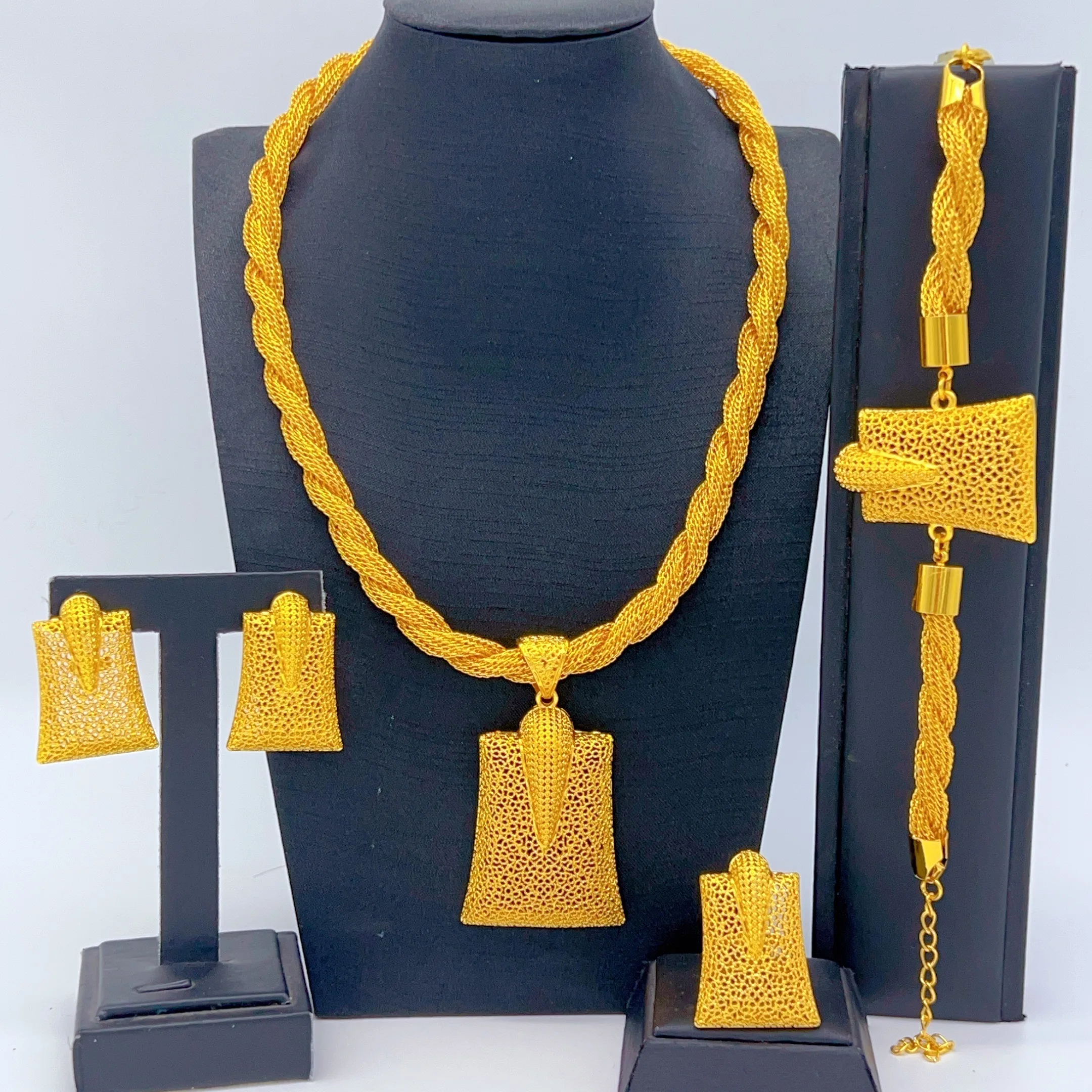 Luxuriöse afrikanische 24k vergoldete Schmucksets für Frauen, indische Brautschmuck-Sets aus Dubai mit gedrehter Kette, Halskette und Ohrringen, Hochzeitsschmuck im Großhandel. – Detail 1