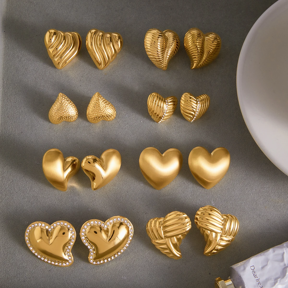 

AIKOER Simple Classic 18K Gold Color Plated Stainless Steel Chubby Heart-Shaped Smooth Earrings Women's Jewelry Party Gift