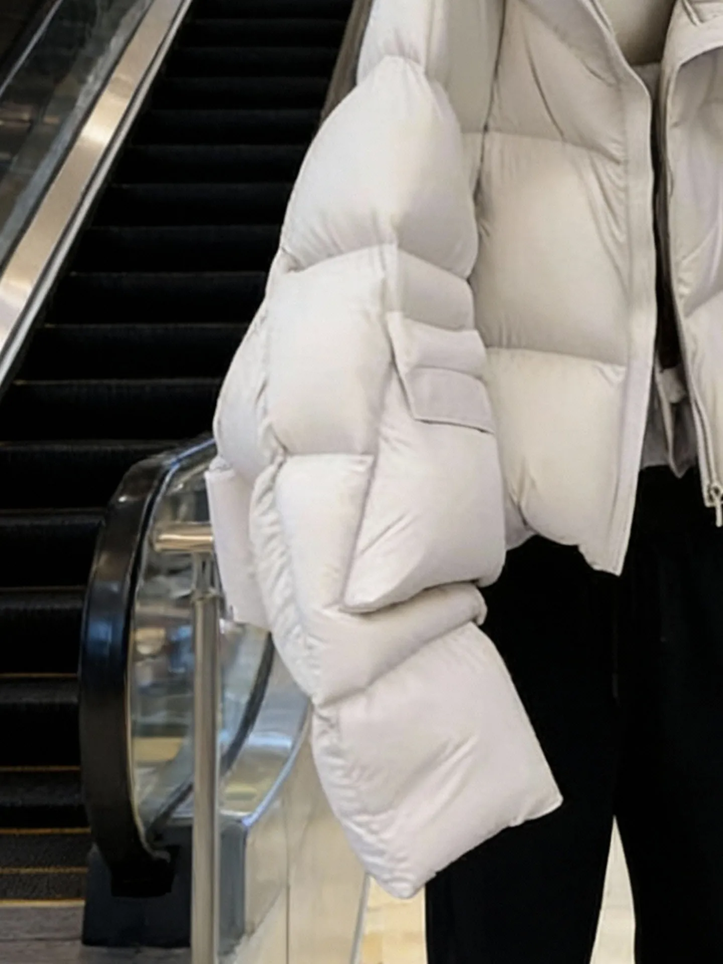 スリオート ホワイトダウンジャケット レディース 冬 2025 新作 韓国風 スリ 小さいサイズ パン型 アウター ハイウエスト ポリエステル繊維