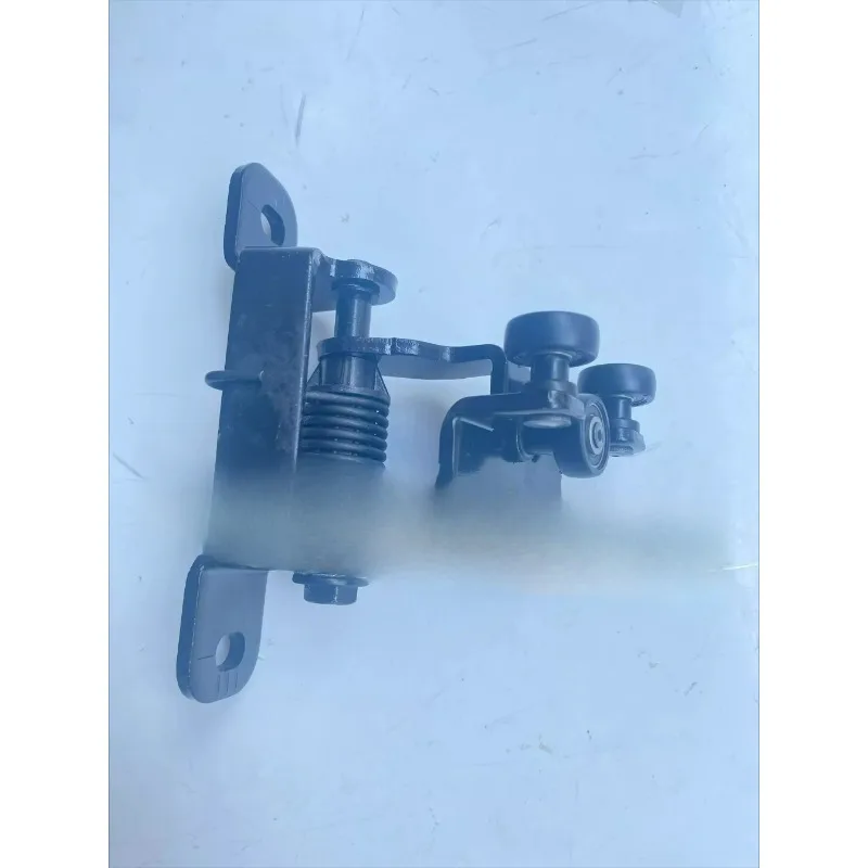 

Centre Hinge on Centre Door Pulley Way for SAIC Maxus EV30