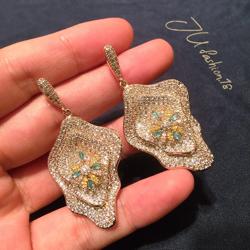 

Temperament Fashion Luxury Zircon Flower Earrings