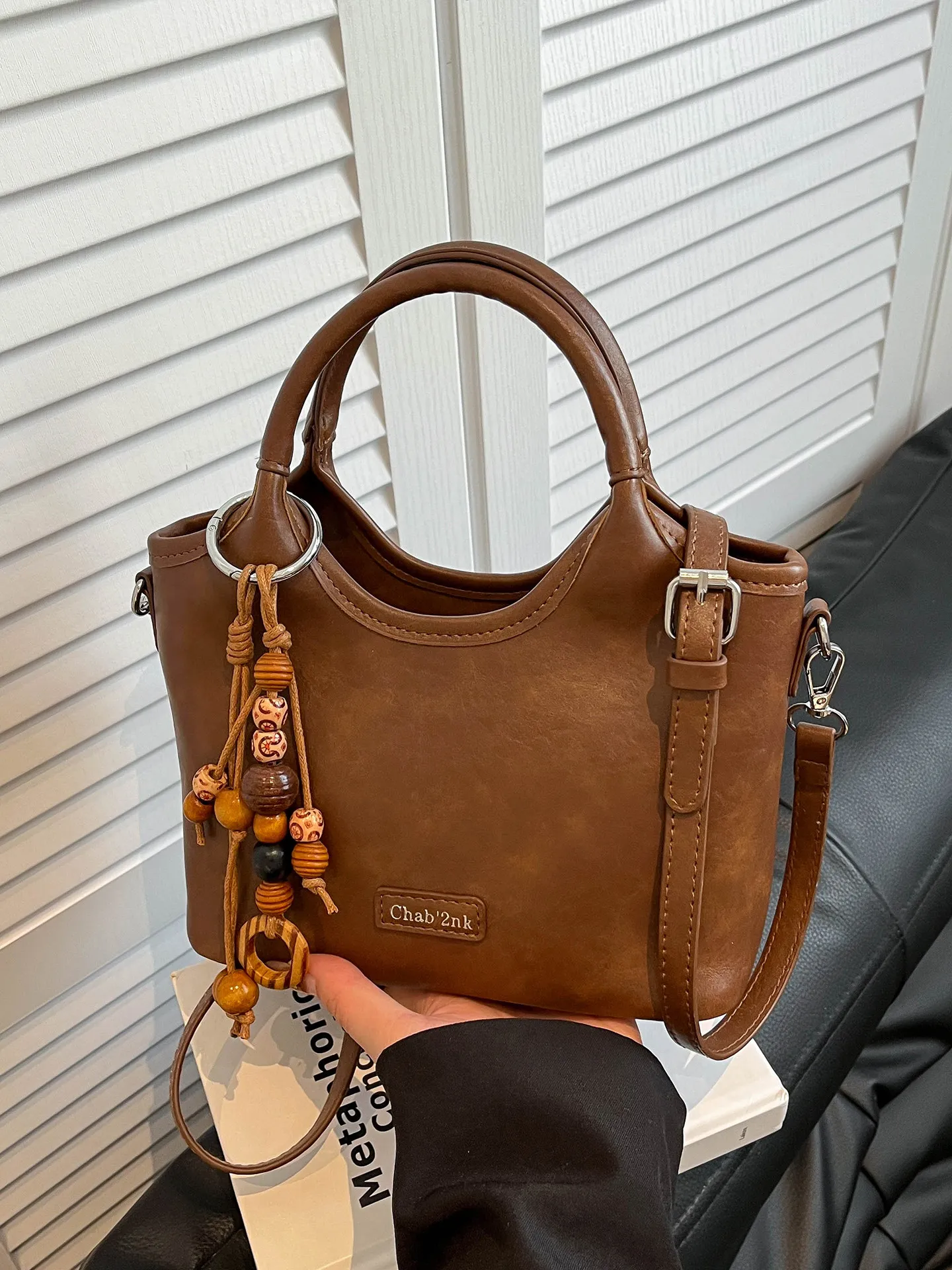 Vintage PU Leather Texture Bucket Handbags Women Fashionable Trend Letter Design Shoulder Bag Versatile Commuting Crossbody Bags