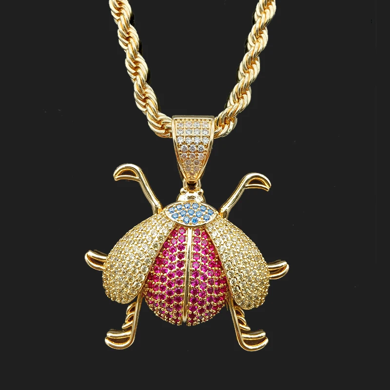 Pendentif Insecte Incrusté de Zwords pour Offrir aux Femmes des Bijoux Romantiques, Interrupteur et Délicat