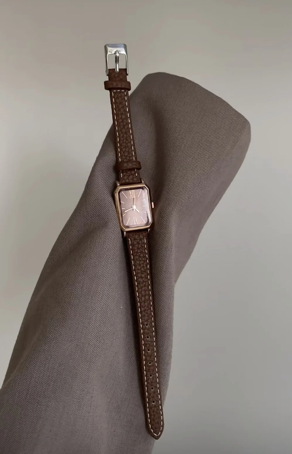 Elegant Women'S Watch Square BrownVintageStyle Sophisticated And Versatile Leather Women'S Watch HighQuality Women'S Wristwatch.